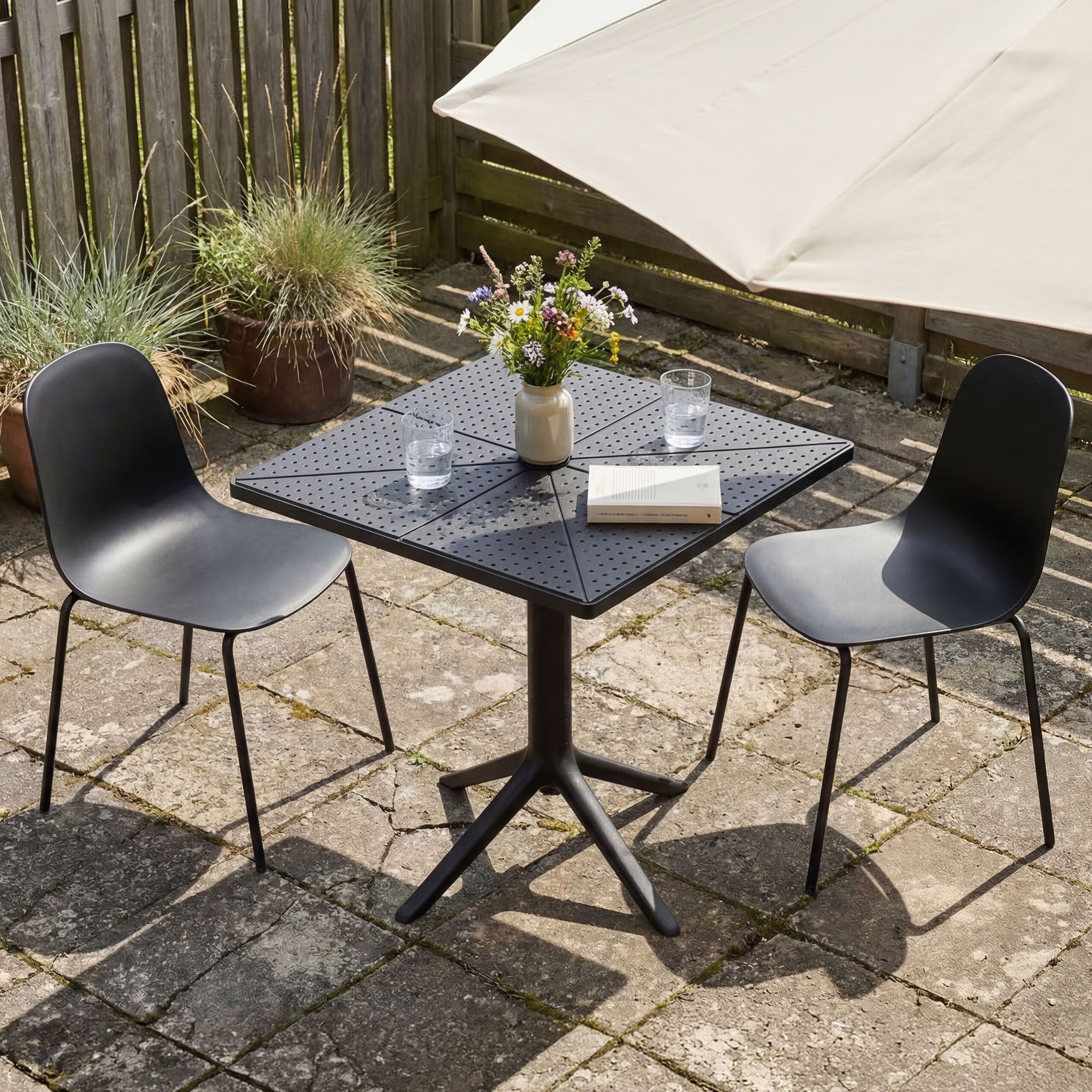 Gartenmöbel-Set Nerra mit 2 Stühlen